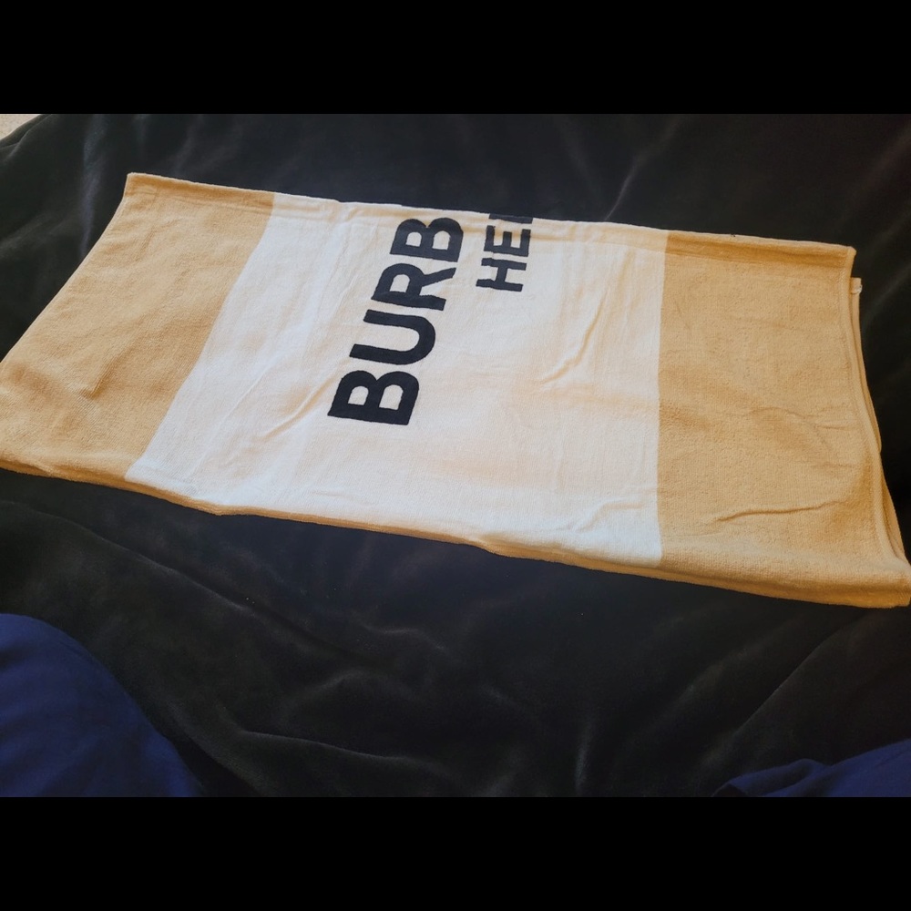- Burberry towel - Picture 2 of 5